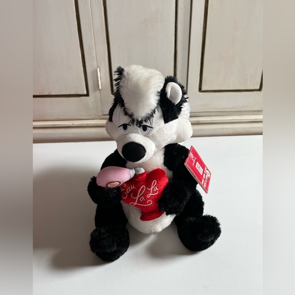 Vintage Pepe Le Pew Looney Tunes Plush sweet smell of love talking Valentine